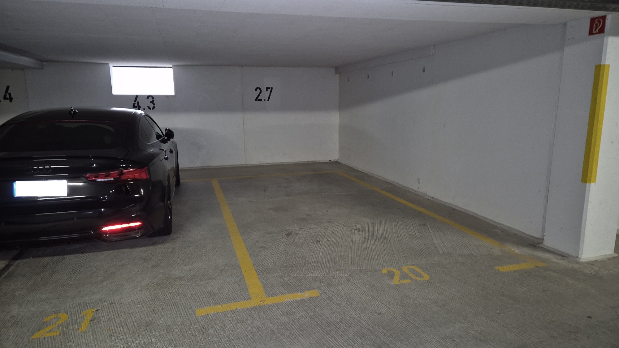 Tiefgaragenstellplatz